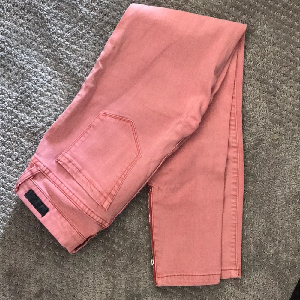 Colored Jeans with zippers